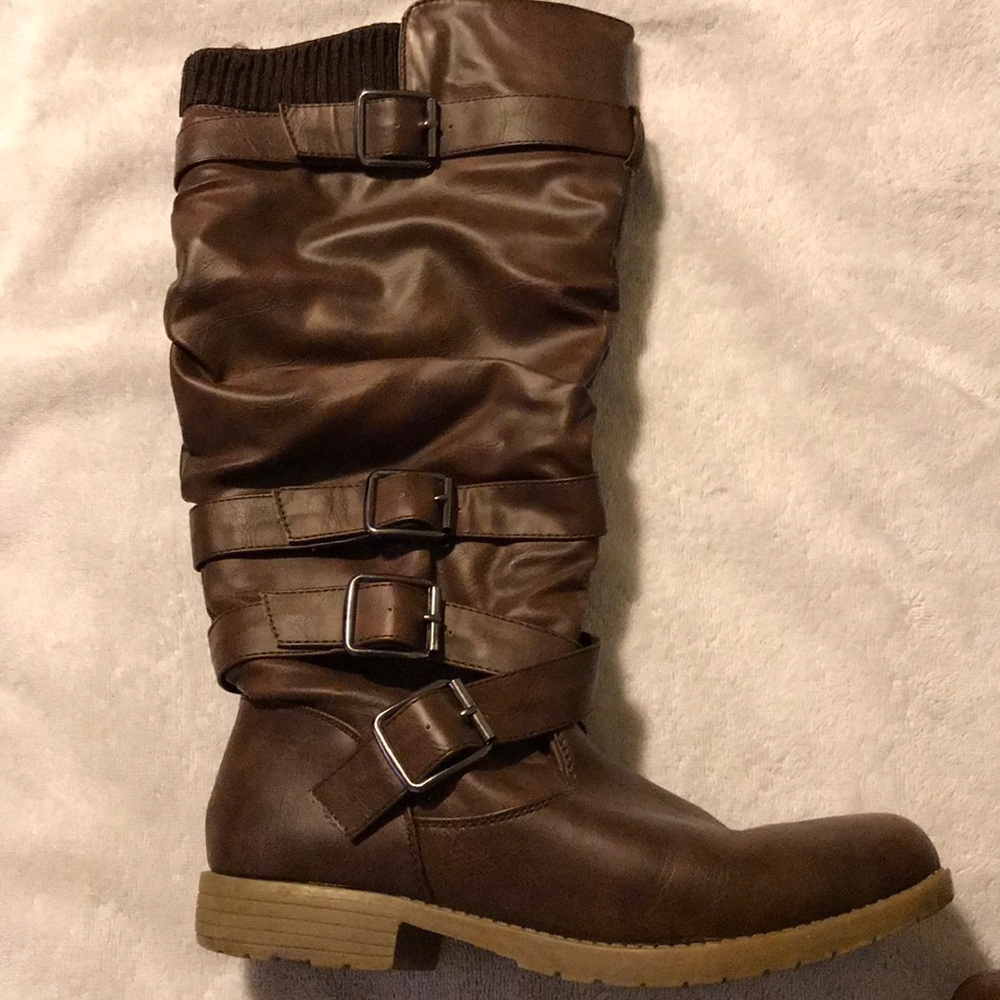 Brown zip-up boots